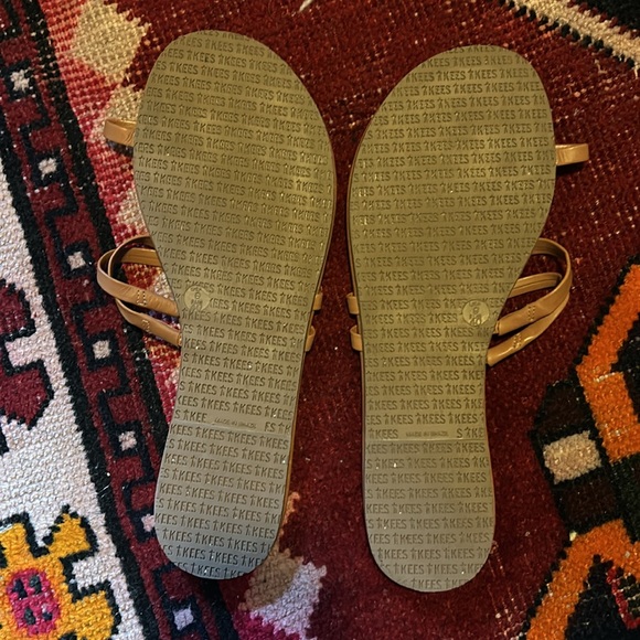 Tkees Leah Sandals Size 9 Color: Ah Naturale - Picture 2 of 2